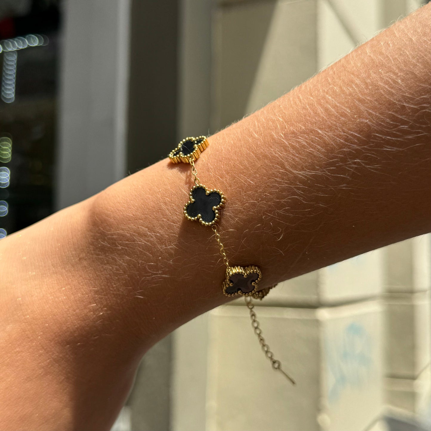 Pulsera Estilo Van Cleef,  tu muñeca y tu con un estilo único y abundante .